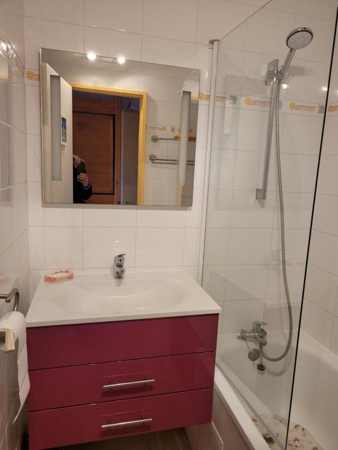 Appartement Paisible Avec Vue Panoramique Mer Et Acces Direct Plage Борм-ле-Мимоза Екстериор снимка