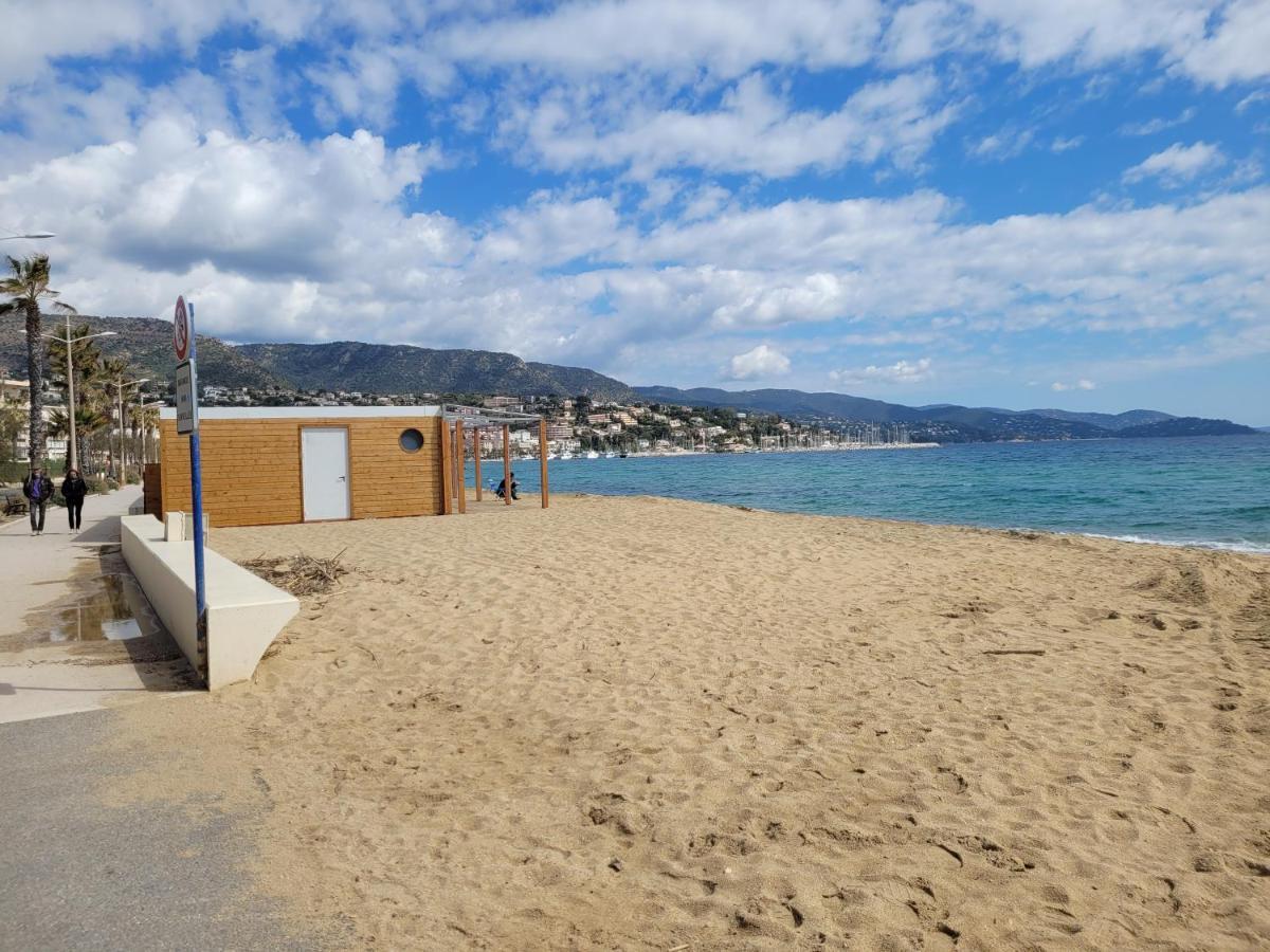 Appartement Paisible Avec Vue Panoramique Mer Et Acces Direct Plage Борм-ле-Мимоза Екстериор снимка